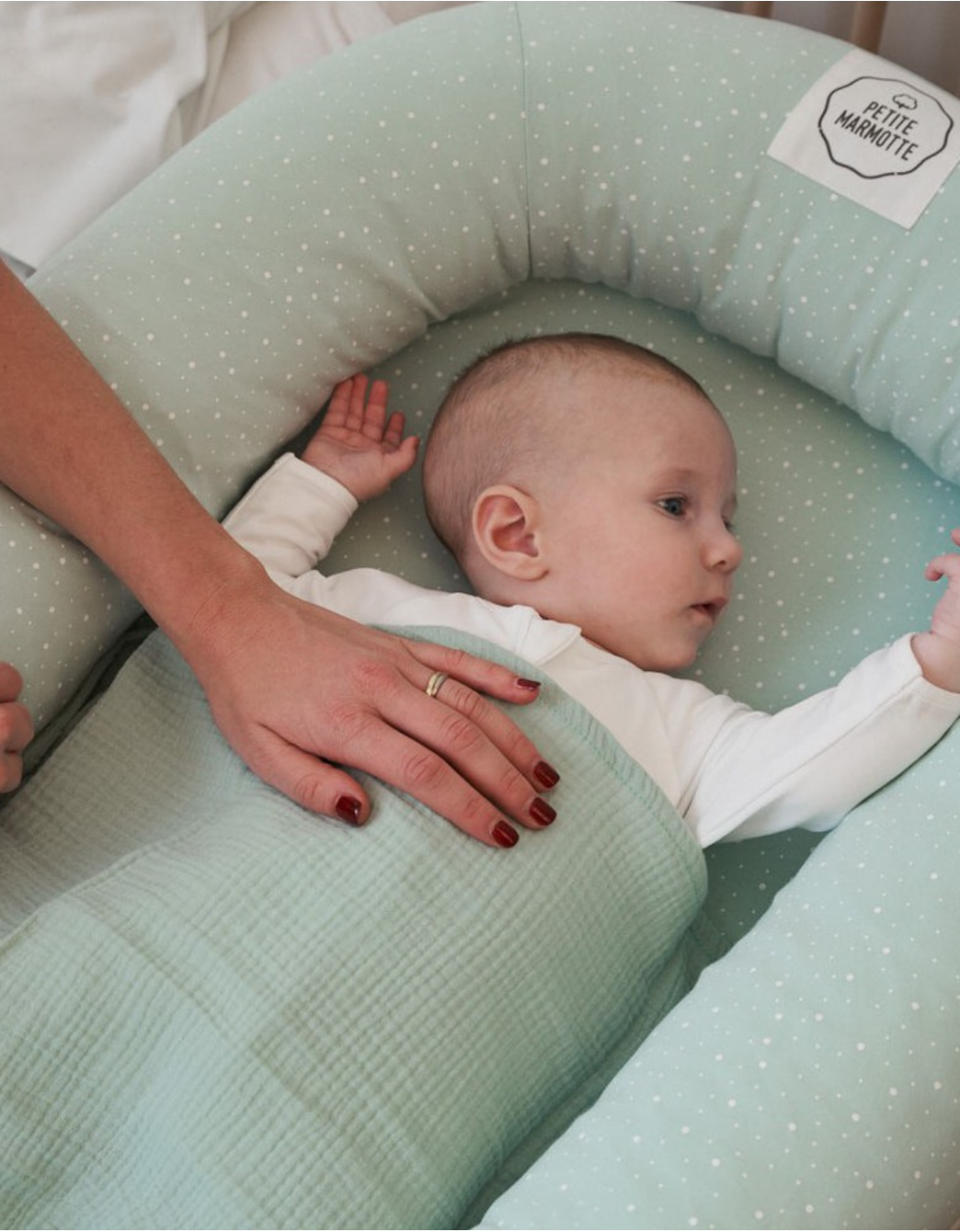 ⭐ Manta para bebé personalizada con bordado floral