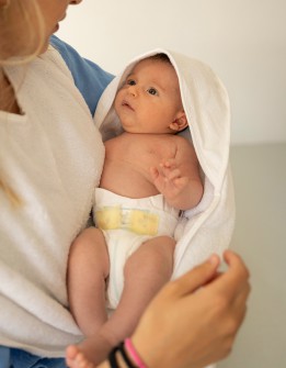 toalla blanca de bebé Petite Marmotte