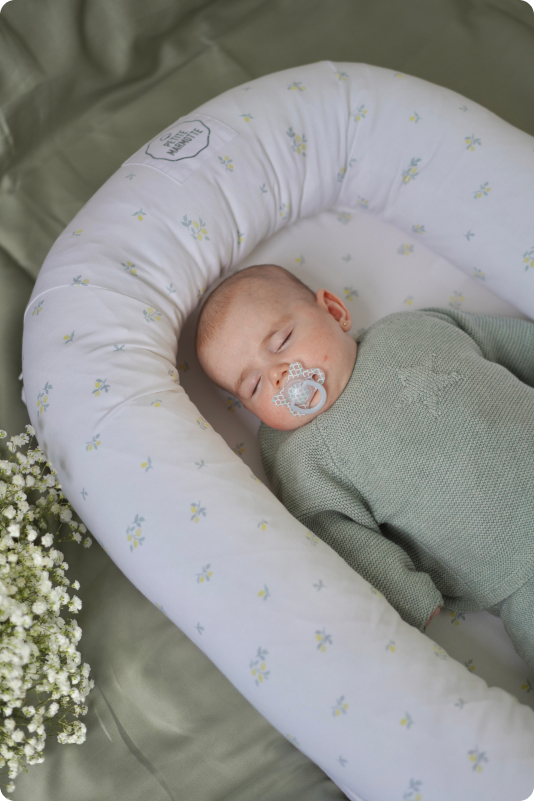 Nidito Baby - Tu bebé dormirá seguro en este reductor cuna nido, el cual es  muy suave y además puedes utilizarlo en la cama de los papás. Perfecto para  usarlo en la